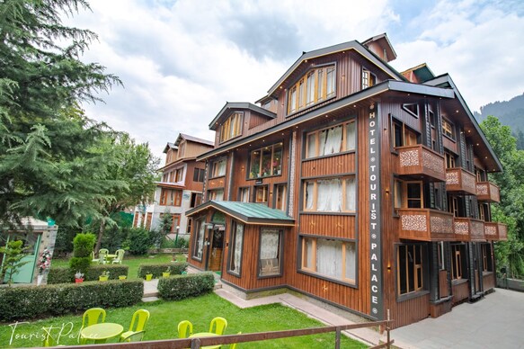 Hotel Tourist Palace (Near Betaab Valley)