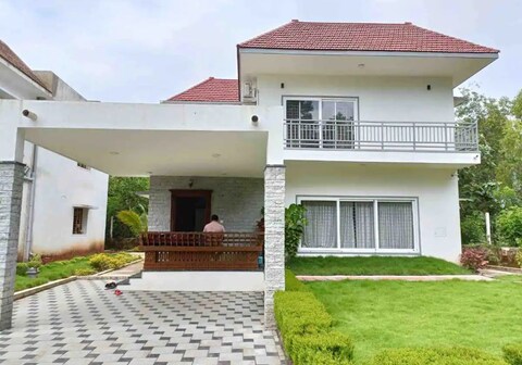 Luxury Villa Brahmavara