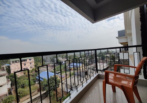 Lush&Homely Stay| 4BR APT w/Free Parking, AC& Wifi