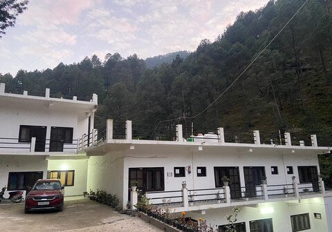 Chirag Homestay | Rooms & Caretaker