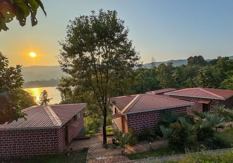 LSQ - Lake Gardenia Resort, Khopoli, Karjat