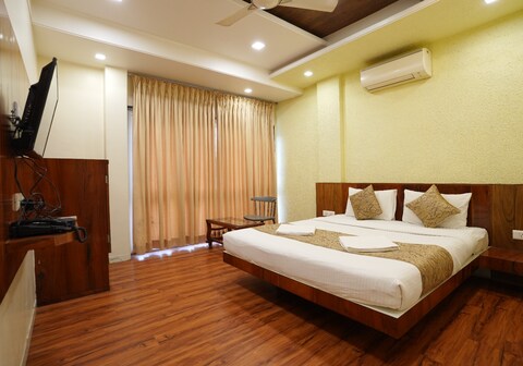 Hotel Madhuri Executive( 3 Minutes Walk to Mahalaxmi Temple )