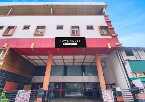 Super Townhouse Gajuwaka Near CMR Mall
