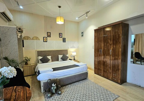 Moksh Hotel