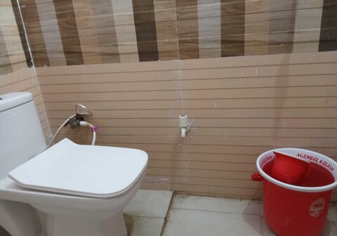 Hotel O Yadav Restaurant & Family Rooms