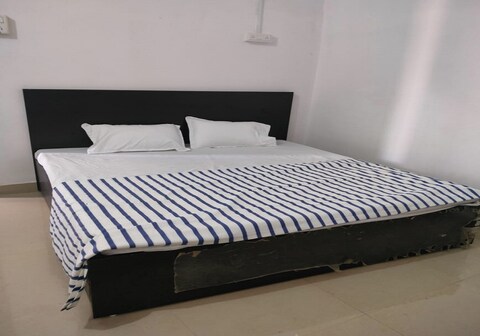 Aashirvad Guest House And Restaurants