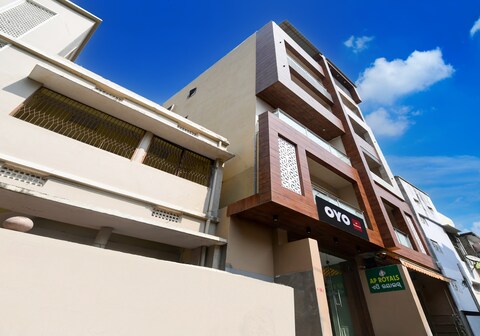 OYO 834146 AP Royals Puri