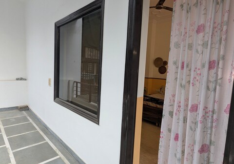 Cute bed and breakfast with private balcony and washroom