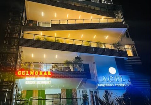 Gulmohar Guest House & Garden Restaurant
