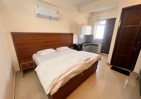 Apna Home Stay and Hotel