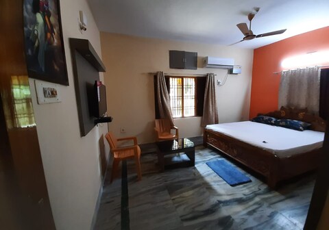 Madhur Homestay Near CRPF Campus, Baramunda Fire Station