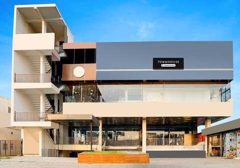 Super Townhouse Kathgharia Chowk