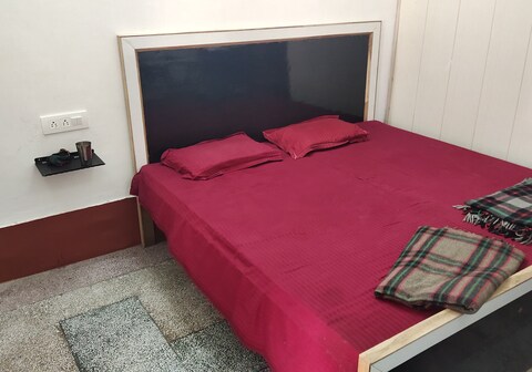 BHAJAN ASHRAM RISHIKESH