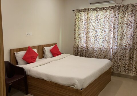 Paradise in Hills | Rooms & Caretaker