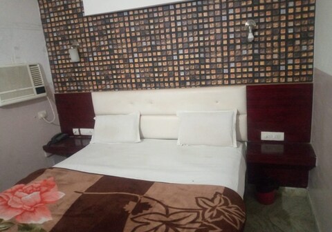 Hotel Royal by WB INN