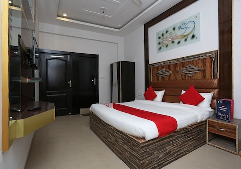 Super Hotel O Shree Radha Resort