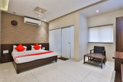 OYO 24028 Hotel Om Palace & Party Plot, Bhavnagar OYO 24028 Hotel Om Palace & Party Plot, Bhavnagar