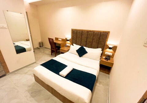 Hotel Grand Executive