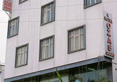 Hotel Ozas Grand - INFRONT OF BHU TRAUMA CENTER