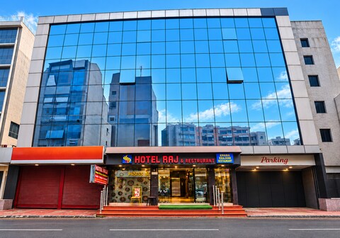 Hotel Raj & Restaurant