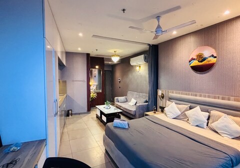 Couple s Escape 43rdFloor Heaven