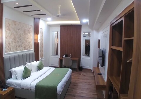 Townhouse Sector 49 Gurugram Formerly Hotel P66