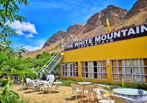 The White Mountain Stays & Cafe, Key