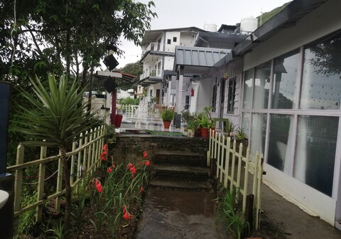 Saanjh by Barbet Resort And Cafe