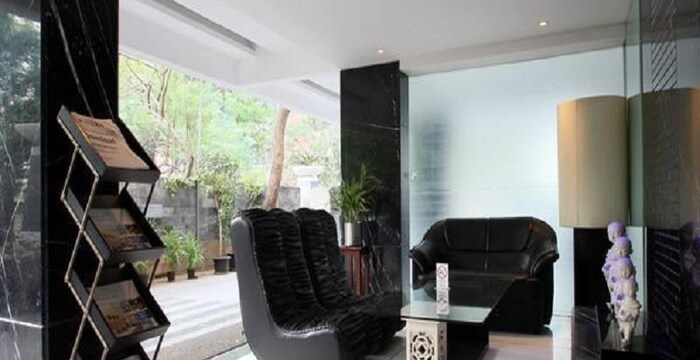 ar-suites-fontana-bay-pune-lobby