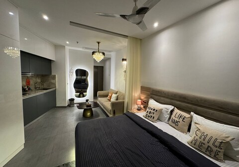 The Walk In Arena - 36th Floor | River & City View