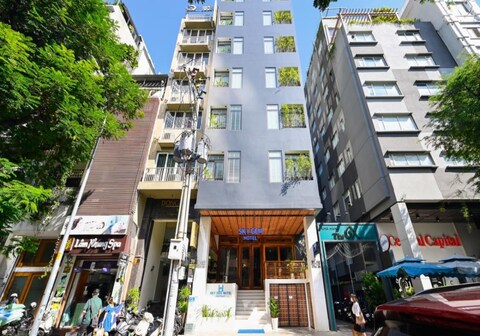 Sky Gem Central Hotel