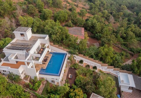Luxury 4BHK Villa | Infinity Pool & Ocean Views Savera Stays