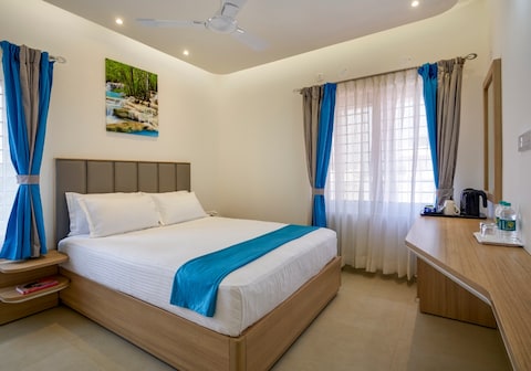 The Holiday Inn | Rooms in an Apartment