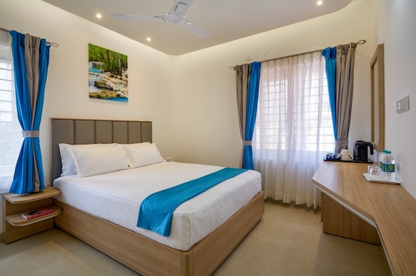 The Holiday Inn | Rooms in an Apartment