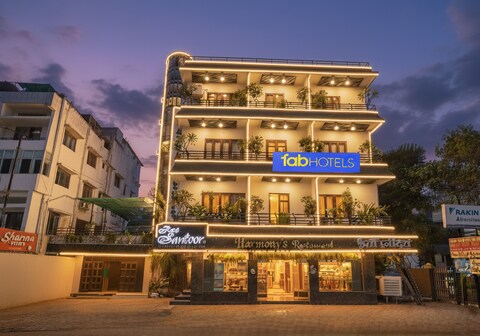 Fabhotel Santoor - Geeta Bhawan Square