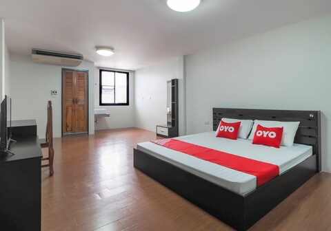 OYO 935 The Palm Apartment