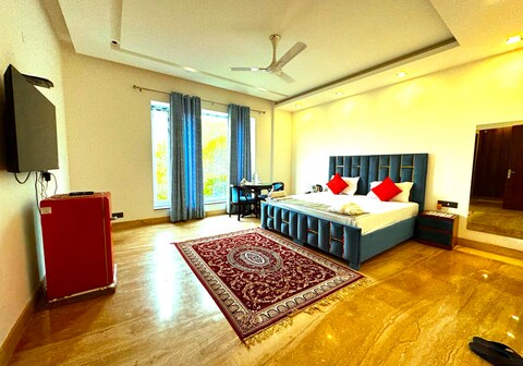 Captain Vishal Khannas Anchorage Vasant Kunj