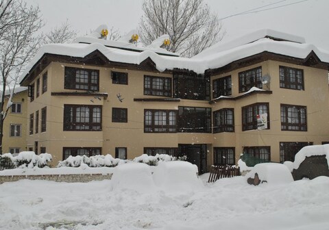 Hotel Fifth Season Pahalgam