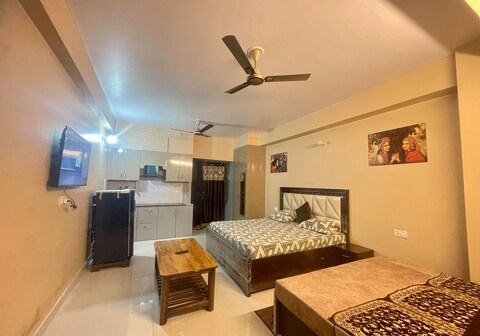 Family Cozy Stay behind Prem Mandir