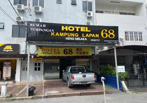 OYO 90893 Hotel 68 Kampung Lapan
