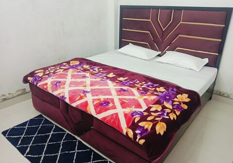 Shivaay Guest House
