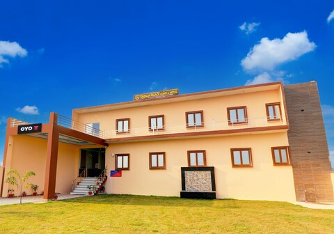 Hotel O Regalia Palace and Lawn