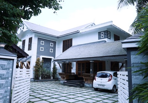 Ashtapathi 4 BHK Villa | 5 min to Guruvayur Temple
