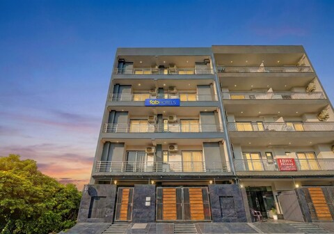 FabHotel Premier Stays