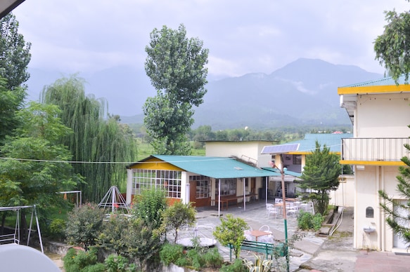 Pops Hotel and Restaurant