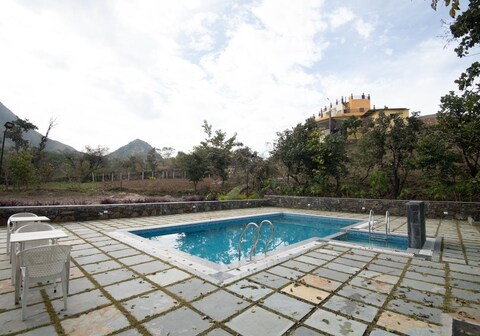 MOUNTAIN RANGE VILLA