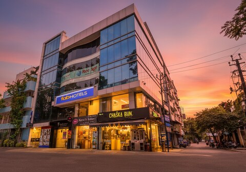 FabHotel Crown Heights - Nr. Kormangala Club