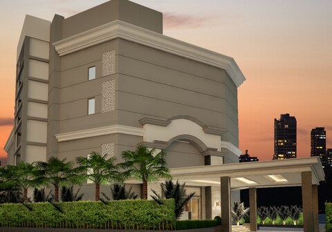 Orana Hotel & Convention