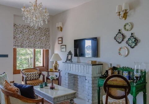 Almost Heaven Suites @ 2 Km from Mall Road