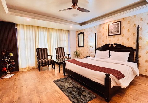 KSP Royal Valley View Hotel at Mall Road with Parking, Mussoorie